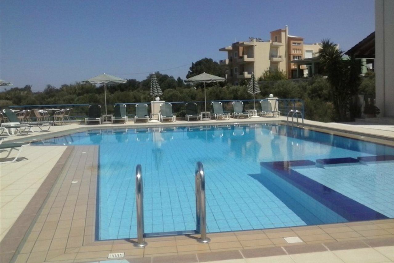 Poseidon Studios Palaiochora Bagian luar foto